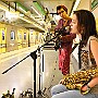 Christmas Eve Morning.  Christian Cardova: Vocal and Guitar. Isabel González: Vocal and Sax. : Fotos Subte 24 19 Dic 2016